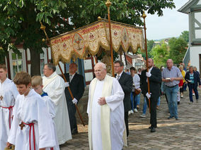 Johanniprozession mit Ehrenamtsfest (© Karl-Franz Thiede)